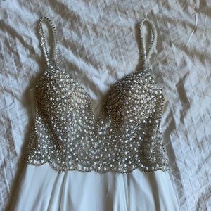 Lulu’s wedding dress size 4 worn one time